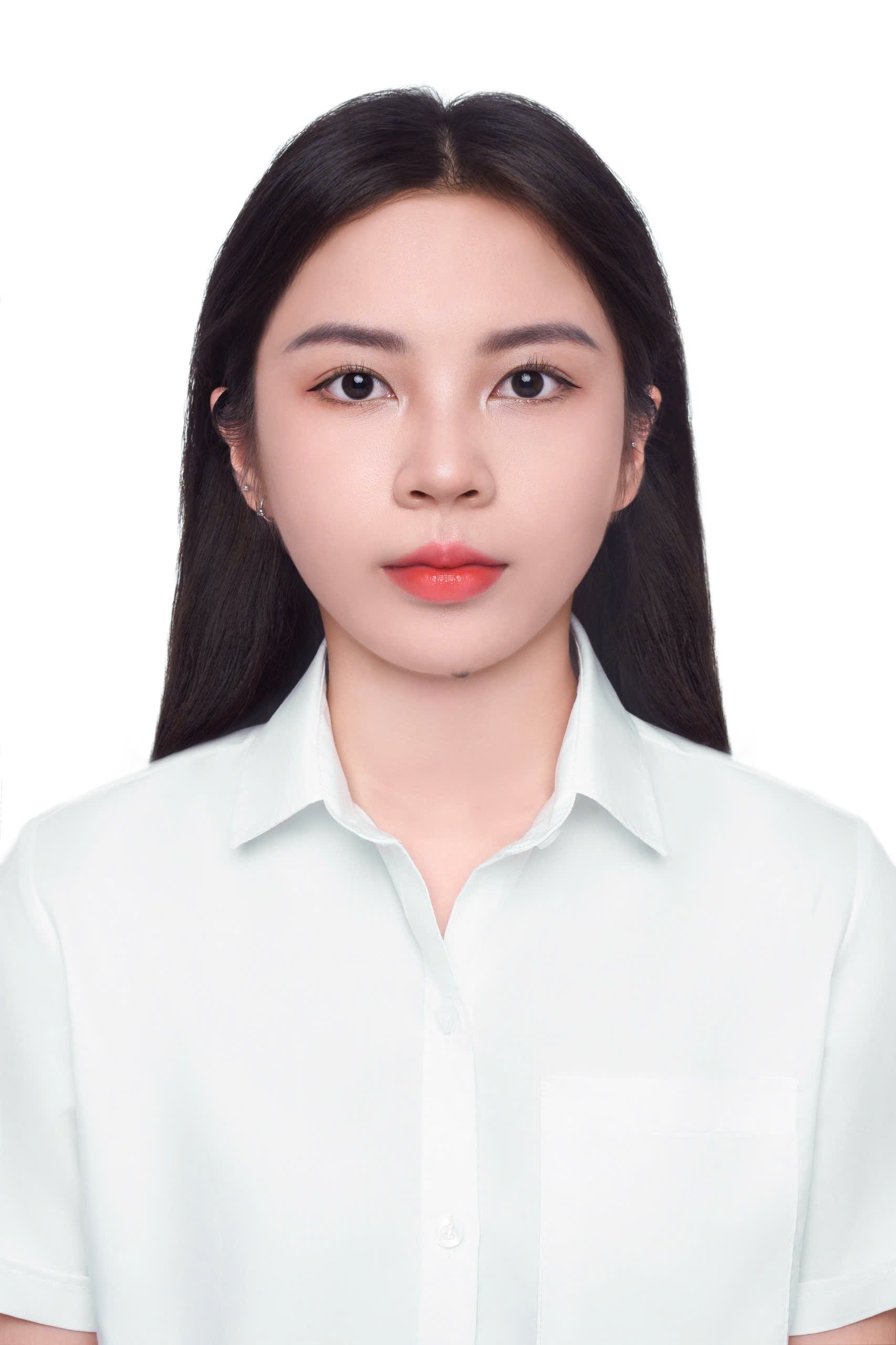 HOÀNG THỊ THÙY LINH